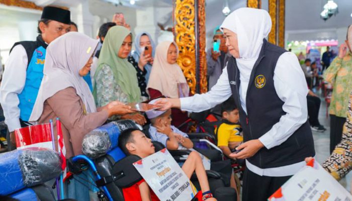 Khofifah Ingatkan Penerima Bansos Sumenep Tidak Gunakan Dana untuk Judi Online