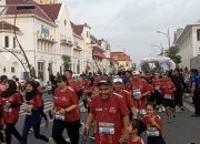 Ribuan Pelari Ramaikan Heritage Fun Run 2025 Bank Indonesia di Surabaya.