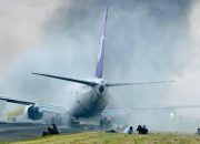 Simulasi Kecelakaan Pesawat di Bandara Juanda Uji Kesiapsiagaan Keadaan Darurat.