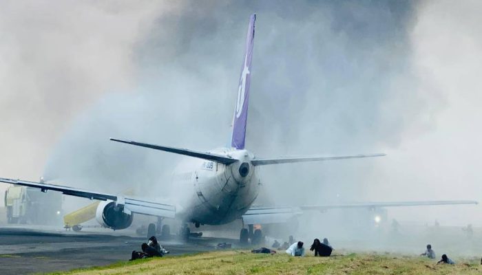 Simulasi Kecelakaan Pesawat di Bandara Juanda Uji Kesiapsiagaan Keadaan Darurat.