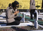 Peringati HUT ke-77, Polwan Polres Madiun Gelar Ziarah di TMP Kota Madiun