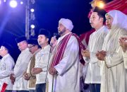 Rayakan HUT ke-80 RI, Ribuan Umat Padati Grahadi dalam Dzikir dan Sholawat Bersama