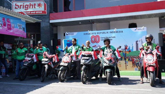 Pertamina Patra Niaga Rayakan HUT ke-80 RI Bersama Komunitas Ojol Surabaya