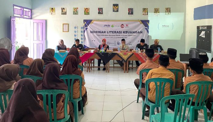 JMSI Sumenep Gandeng BPRS Bhakti Sumekar Gelar Seminar Literasi Keuangan di Ponpes Al-Ittihad
