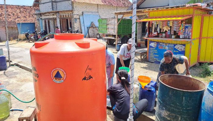 BPBD Tuban Salurkan Bantuan Air Bersih untuk Dua Desa Terdampak Kekeringan