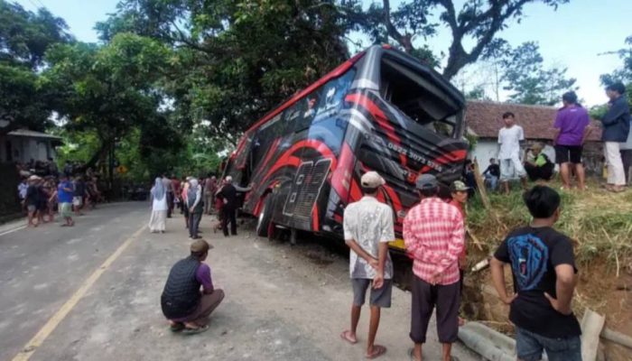 7 Jenazah Korban Kecelakaan Bus di Probolinggo Dimakamkan di Jember