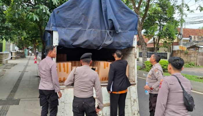 Bawa Ribuan Botol Arak, Truk Asal Bali Ditangkap Polisi di Banyuwangi