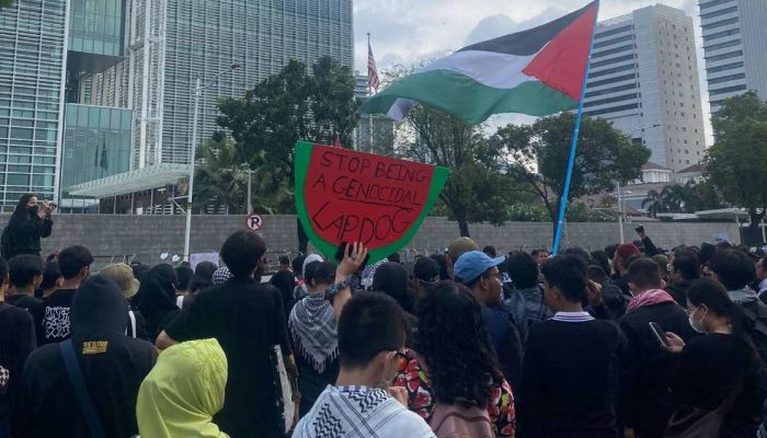 Kecam Pembajakan Kapal Bantuan, Massa Desak AS Hentikan Kekerasan di Gaza