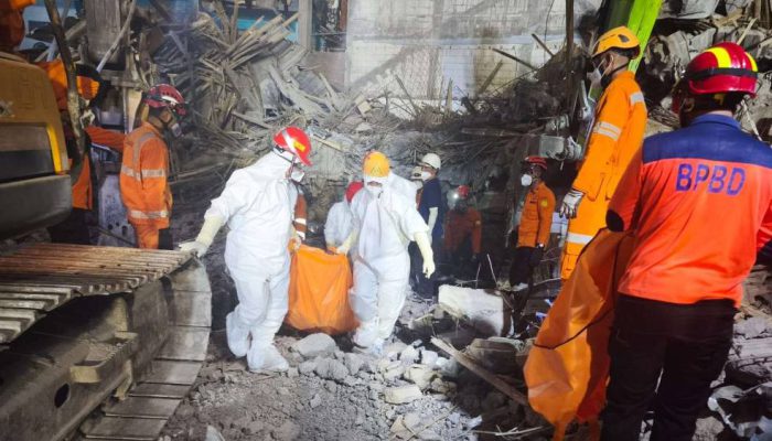 Korban Meninggal Ponpes Al-Khoziny Bertambah Jadi 52 Orang, Evakuasi Terus Dilakukan Hingga Malam