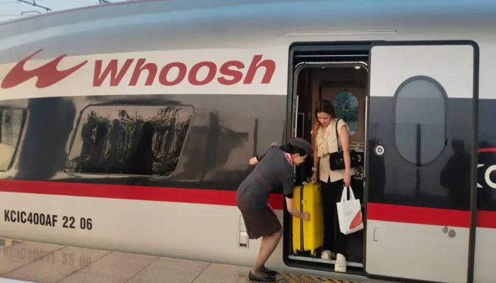 KPK Persilakan Mahfud MD Laporkan Dugaan Korupsi Proyek Whoosh dengan Bukti Valid