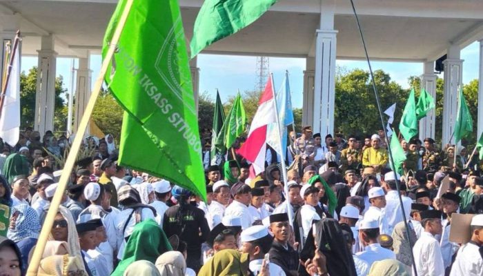 Seribuan Alumni Pesantren di Situbondo Gelar Aksi Damai, Desak Pemerintah Cabut Izin Trans7