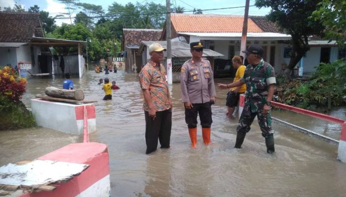 Banjir Rendam Puluhan Rumah di Lumajang, Warga Mengungsi ke Tempat Aman
