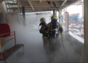 Kapal Peti Kemas Verizon Terbakar di Tanjung Perak, Api Padam Setelah Empat Jam