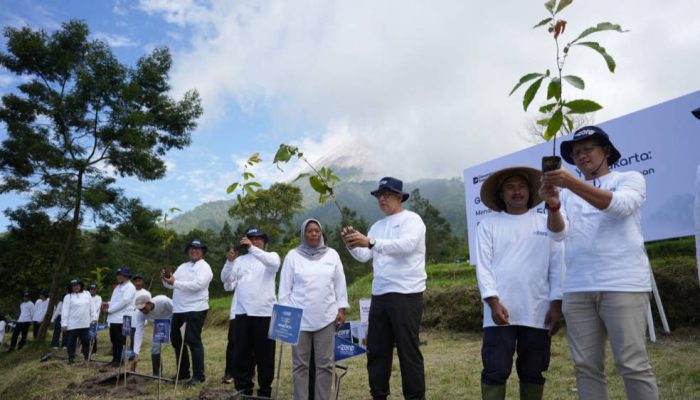 Telkom Hijaukan Yogyakarta: Tanam 500 Pohon di Bukit Klangon Lewat Program GoZero%