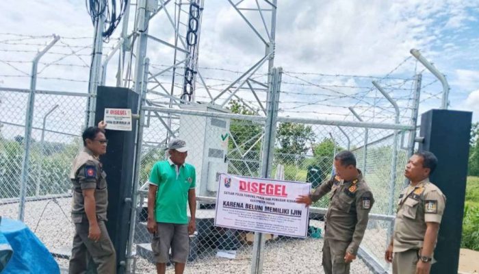 Langgar Aturan Perizinan, Satpol PP Tuban Segel Tower di Desa Dagangan