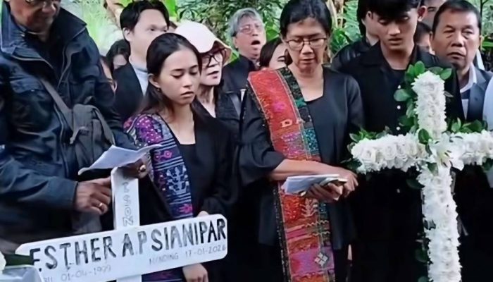 Jenazah Pramugari ATR 42-500 Esther Aprilita Sianipar Dimakamkan di Bogor