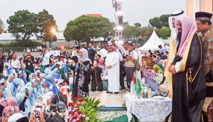 Pemerintah Provinsi Jawa Timur Gelar Buka Puasa Akbar, Raih Rekor MURI di Masjid Al-Akbar Surabaya