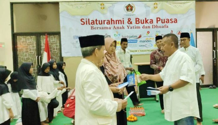 .PWI Jatim Beri Santunan Kaum Dhuafa 30 Anak Yatim