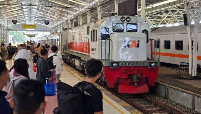 Angkutan Lebaran 2026, Okupansi Penumpang Kereta Api Tembus Lebih dari 100 Persen