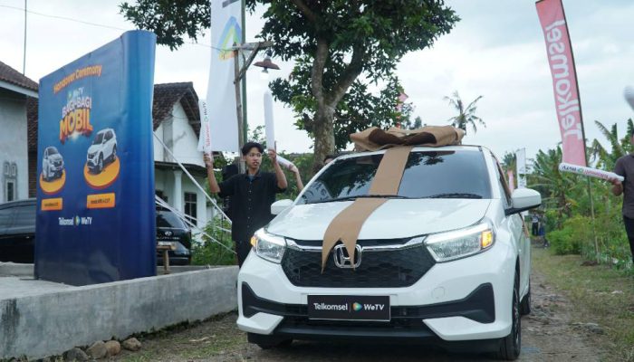 Berkah Nonton ‘Donghua’ dan ‘Dracin’, Pelanggan Telkomsel di Jatim Boyong Mobil Mewah