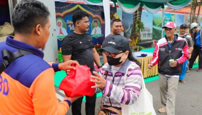 Berdayakan PKL, Gubernur Khofifah Sajikan Menu Rakyat Gratis di Tradisi Riyayan Grahadi