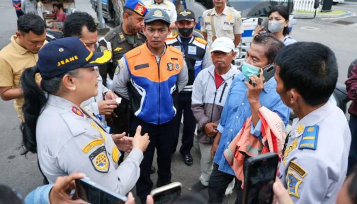 Digitalisasi Parkir Surabaya: 600 Jukir Dibekukan, Pemkot Tegaskan Sistem Non-Tunai Harga Mati