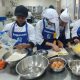 TEFA Cullinary SMKN 3 Sukabumi dan Bogasari Produksi 3.124 Toples Kue Lebaran, Omzet Tembus Rp210 Juta