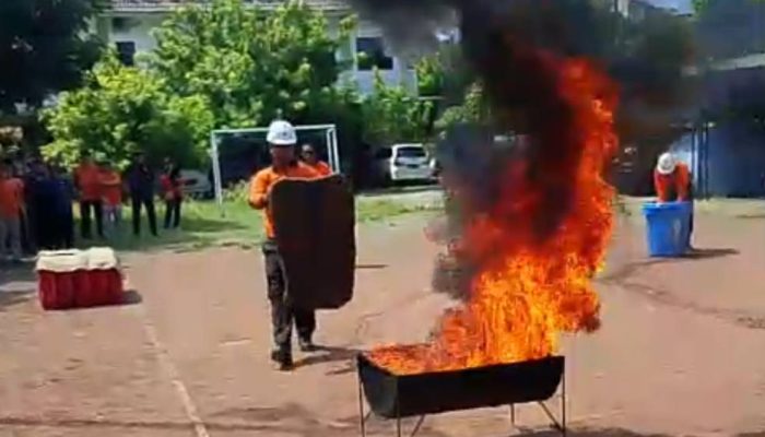 Bogasari Bekali 40 Warga Keterampilan Pemadaman Kebakaran