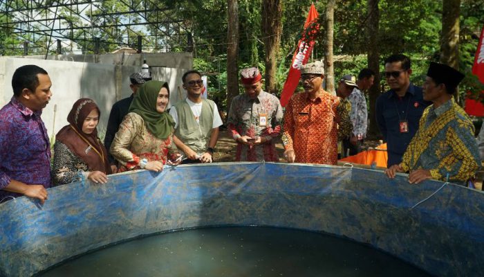 Telkomsel Gandeng Warga Desa Bayu Kembangkan Potensi Lokal Lewat Baktiku Negeriku