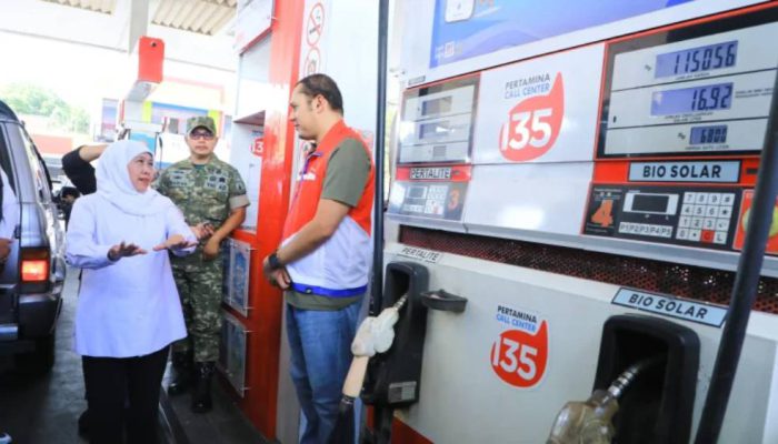 Cek Langsung SPBU Karanglo, Khofifah Pastikan Stok Biosolar Aman