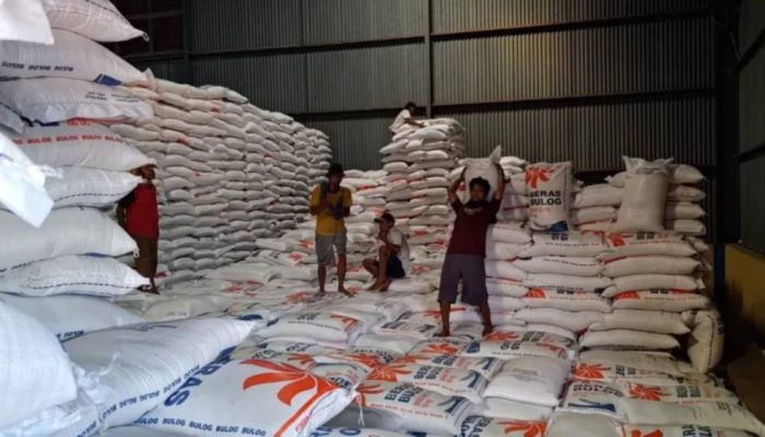 Surplus Beras, Banyuwangi Jadi Penopang Distribusi Beras ke Indonesia Timur