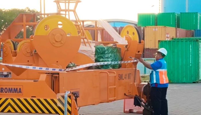 Tingkatkan Kapasitas Logistik, Terminal Teluk Lamong Tambah Peralatan E-RTG Ramah Lingkungan