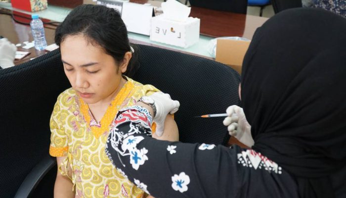 Cegah Kanker Serviks, 400 Peserta Tuntaskan Vaksinasi HPV Dosis Ketiga di BBPOM Surabaya