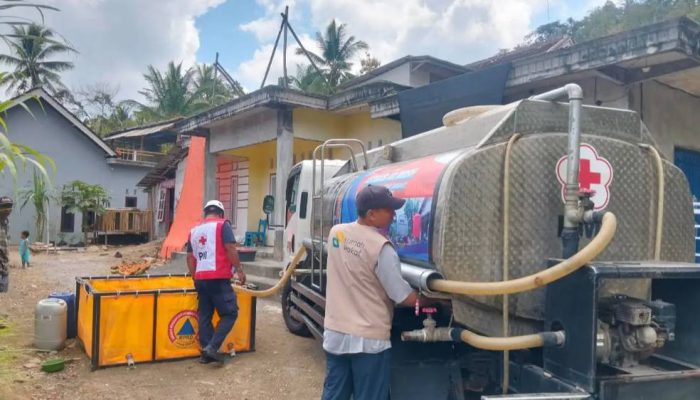 Musim Kemarau, BPBD Kabupaten Malang Padamkan Karhutla dan Salurkan 1 Juta Liter Air Bersih