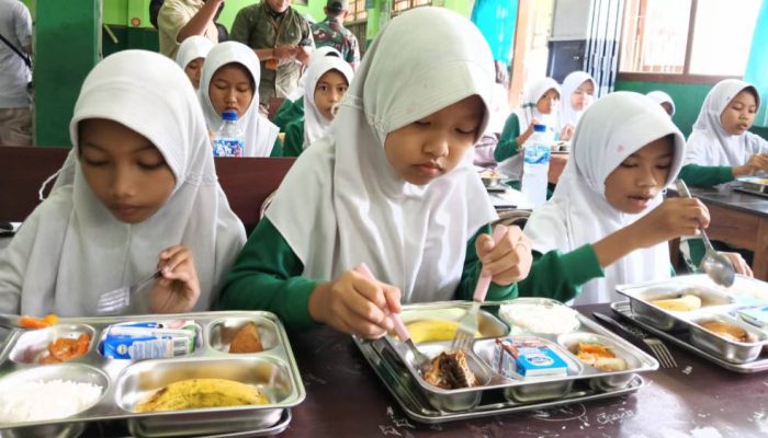 BGN Pangkas Anggaran Rp30 Triliun, MBG 2027 Jadi Rp240,2 Triliun