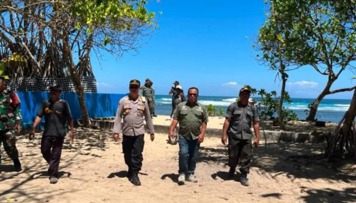 1.500 Wisatawan Padati Pantai Balekambang, Polres Malang Tingkatkan Patroli