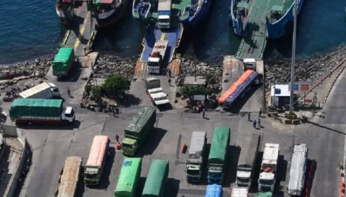Bukan Kekurangan Kapal, GAPASDAP Ungkap Penyebab Antrean 15 Km di Ketapang