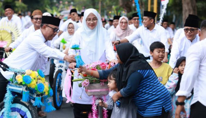 Meriah! Pawai Endhog-Endhogan Banyuwangi, Ribuan Telur Dibagikan kepada Warga