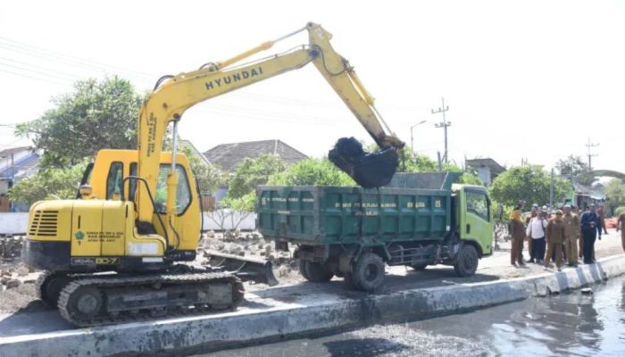 Antisipasi Banjir, 8 Ekskavator Dikerahkan Normalisasi Sungai di Sidoarjo