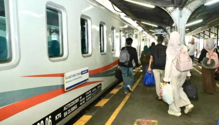 Mutiara Timur Angkut Ratusan Ribu Pelanggan, Stasiun Ketapang Catat 615 Ribu Pergerakan