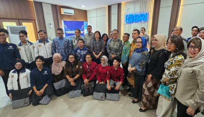 BRI dan UNAIR Perkuat Literasi Keuangan Digital melalui Gerai CERDAS PeKA